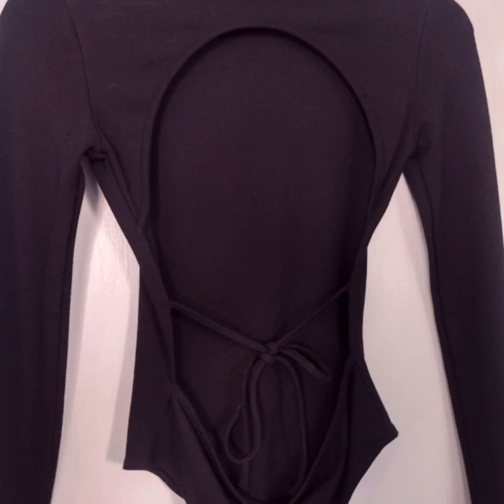 NA-KD Open Back Bodysuit - Picture 8 of 14